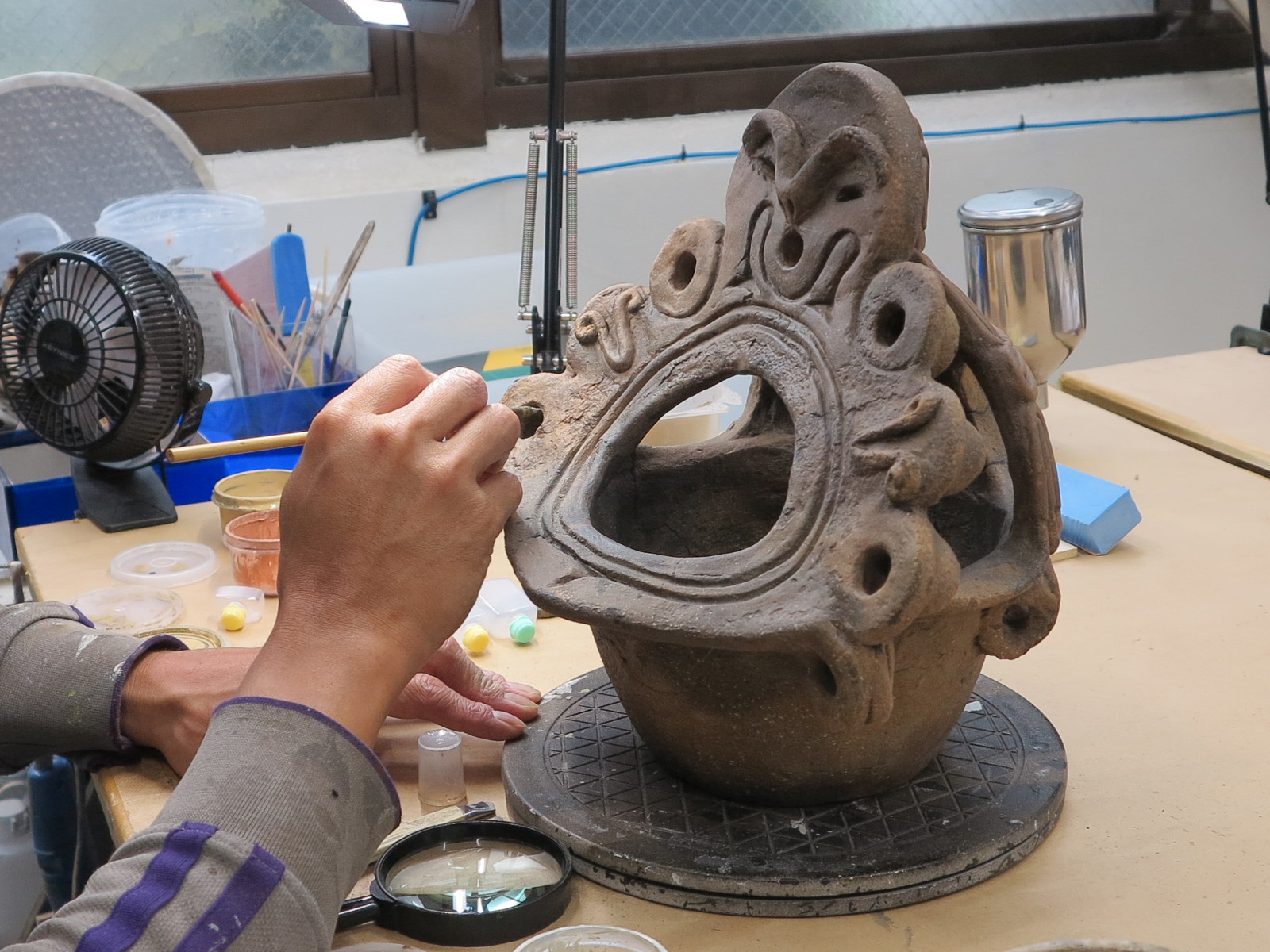 原村：顔面装飾付釣手土器の複製制作 - 株式会社 トリアド工房 - 文化